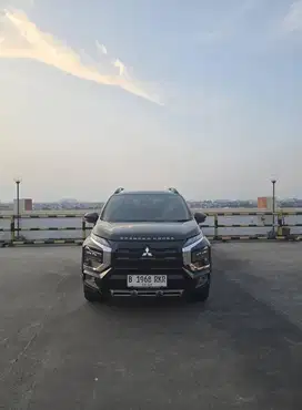 Xpander cross premium matic 2022 hitam
