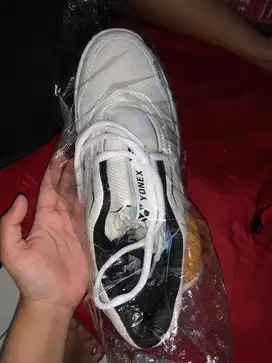 SEPATU YONEX BADMINTON