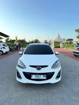 Mazda 2 R 2012.