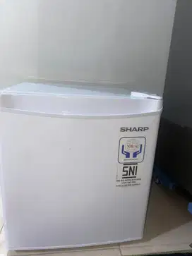 Kulkas mini bar sharp portable