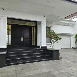 Turun Harga! Rumah 2 Lantai di Menteng Jakarta Pusat