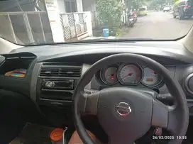 Nissan Grand Livina 15 XV tahun 2011