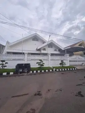 DIJUAL RUMAH DHARMAHUSADA INDAH UTARA MINIMALIS BAGUS TERAWAT FURNIS