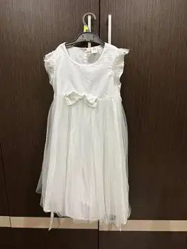 Baju pesta anak