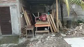 Kusen dan pintu bekas