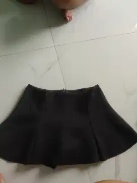 Celana rok perempuan