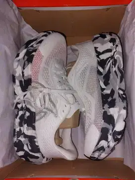 Dijual sepatu hyperblast 2.1 white size 41
