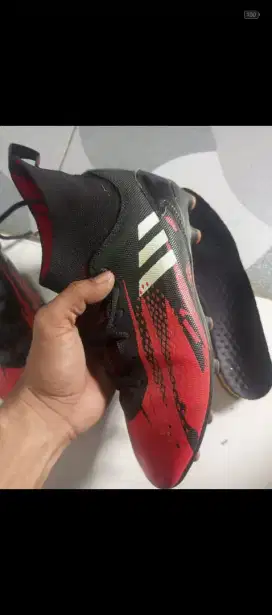 Sepatu bola bagus