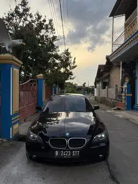 Mobil bmw type 520i