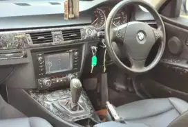 Dijual BmW 320i tahun 2010
