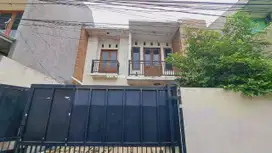 Jual Rumah 3 Lantai di Kalibata Tengah, Pancoran Cocok untuk Kost