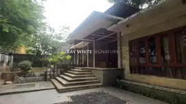 Rumah Mewah Luas Ada Kolam Renang di Panglima Polim III