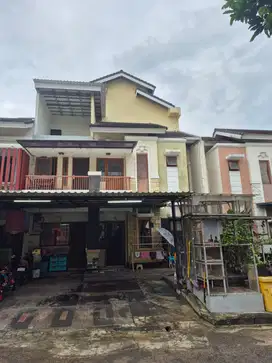 Rumah 3 Lantai Lokasi Strategis Dekat Mall Di Grand Wisata