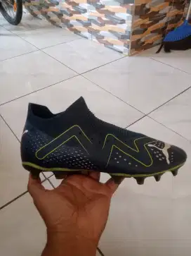 Sepatu bola Puma original size 42,5