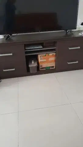 Meja ruang tamu buat TV