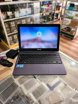 notebook asus ringan tipis kenceng. celeron Ram 8Gb. ssd 128Gb paten