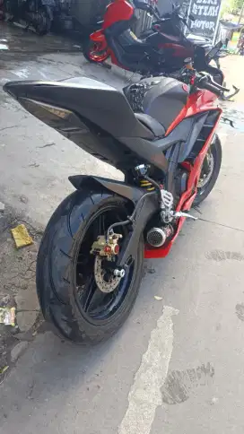 R 15 v2 modifikasi
