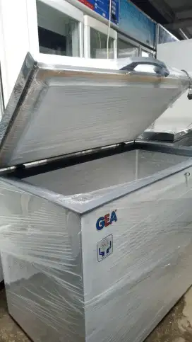 Freezer Box GEA AB-318-R like new 318 Liter