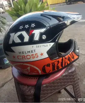 Helm Kyt cross bekas