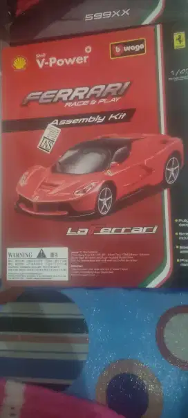 Miniatur mobil LaFerrari