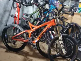 mtb downhill trek session