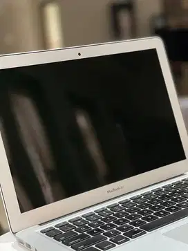 MacBook Air 13 Core i5, RAM 8GB/128GB Tahun 2017