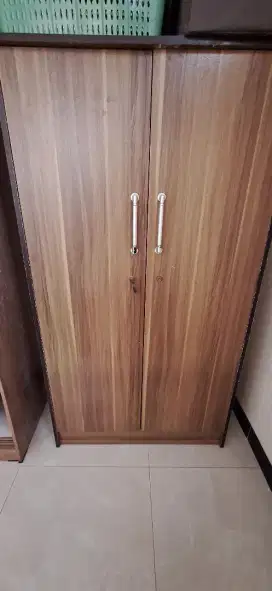 Lemari pakaian tanpa sekat