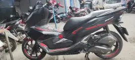 Dijual butuh Honda PCX 150 th 2018 hitam