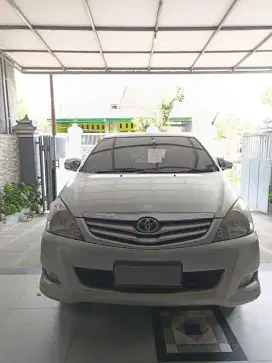Toyota Innova Silver 2010 G Manual