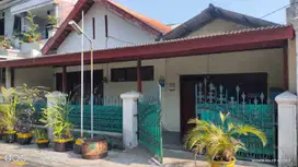 Dijual Rumah Bratang Gede
