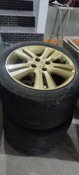 Velk Honda R16 gold