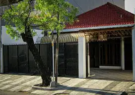 Disewakan Rumah Semampir Selatan