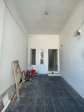 Dhyana rumah jelambar uk 3x12m bangunan 3.5 lantai lokasi bagus