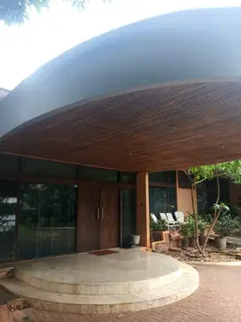 Cocok Untuk Wedding Venue! Rumah Hitung Tanah Deket Kemang
