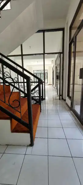 Disewakan Ruko Tengah Kota Surabaya