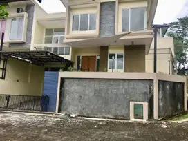 Dijual Rumah Candi Golf Semarang Siap Huni dengan 3 Kamar Tidur
