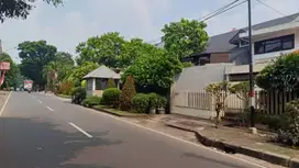 Rumah Cantik di Jalan Gudang Peluru, Tebet, Jakarta Selatan