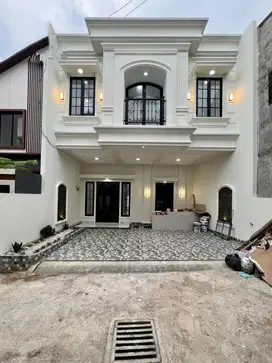 Dijual Rumah Mewah dengan Konsep American Classic (3+1 BR)