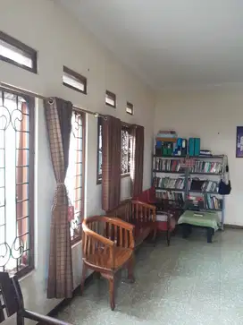 Rumah lama terawat di Bojongkoneng Cikutra