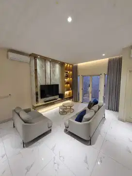 Rumah 2 Lantai Bagus di Suvarna Sutera Cluster Chiara , Tangerang