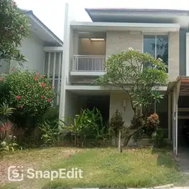 Rumah bagus 2 lantai di Puribotanical cluster Eugenia