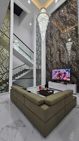 Rumah Bagus Dan Mewah 3 Lantai Cluster Scarlet The Spring