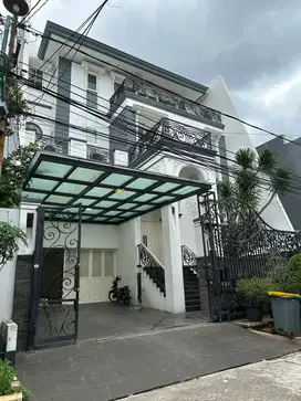 Rumah Mewah dan Bagus 3 Lantai di Pluit Permai Jakarta Utara