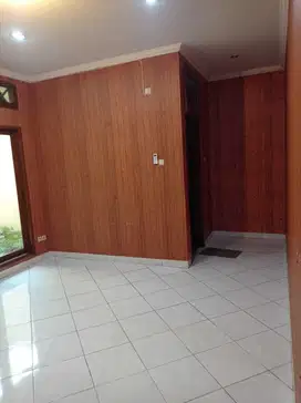 Disewakan Rumah Kantor Fatmawati Cilandak Dekat MRT Parkir Luas