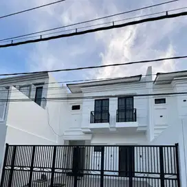 Dijual Rumah BARU GREES MEWAH AMERICAN STYLE