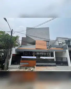 DI JUAL RUMAH DALAM CLUSTER  DENGAN SWIMING POOL SEKTRO 9 BINTARO