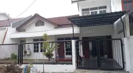 Dijual rumah Klampis Wisma Mukti row jalan 3 mobil