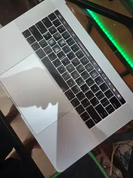 Macbook pro i7 2016 16/512 tt/barter