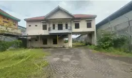 Dijual tanah industri di Raya kedamean . murah !