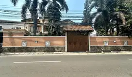 Rumah Mewah 2 Lantai di Jatipadang Raya, Hanya 8 Menit ke Tol Ampera